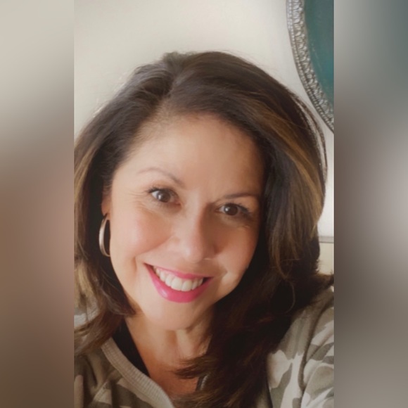 Meet your Posher, Debbie - Picture 1 of 1